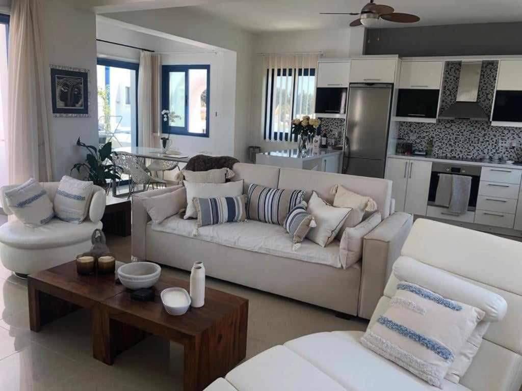Modern 3 Bedroom Penthouse Appartement Paphos